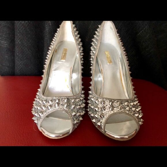 These Wild Pair heels are hot and spiky in 71/2 - Picture 2 of 7